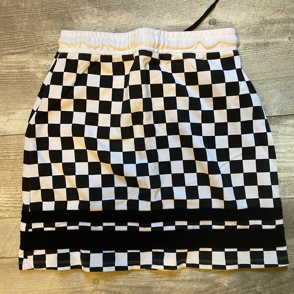 Checkered skirt - Picture 2 of 2